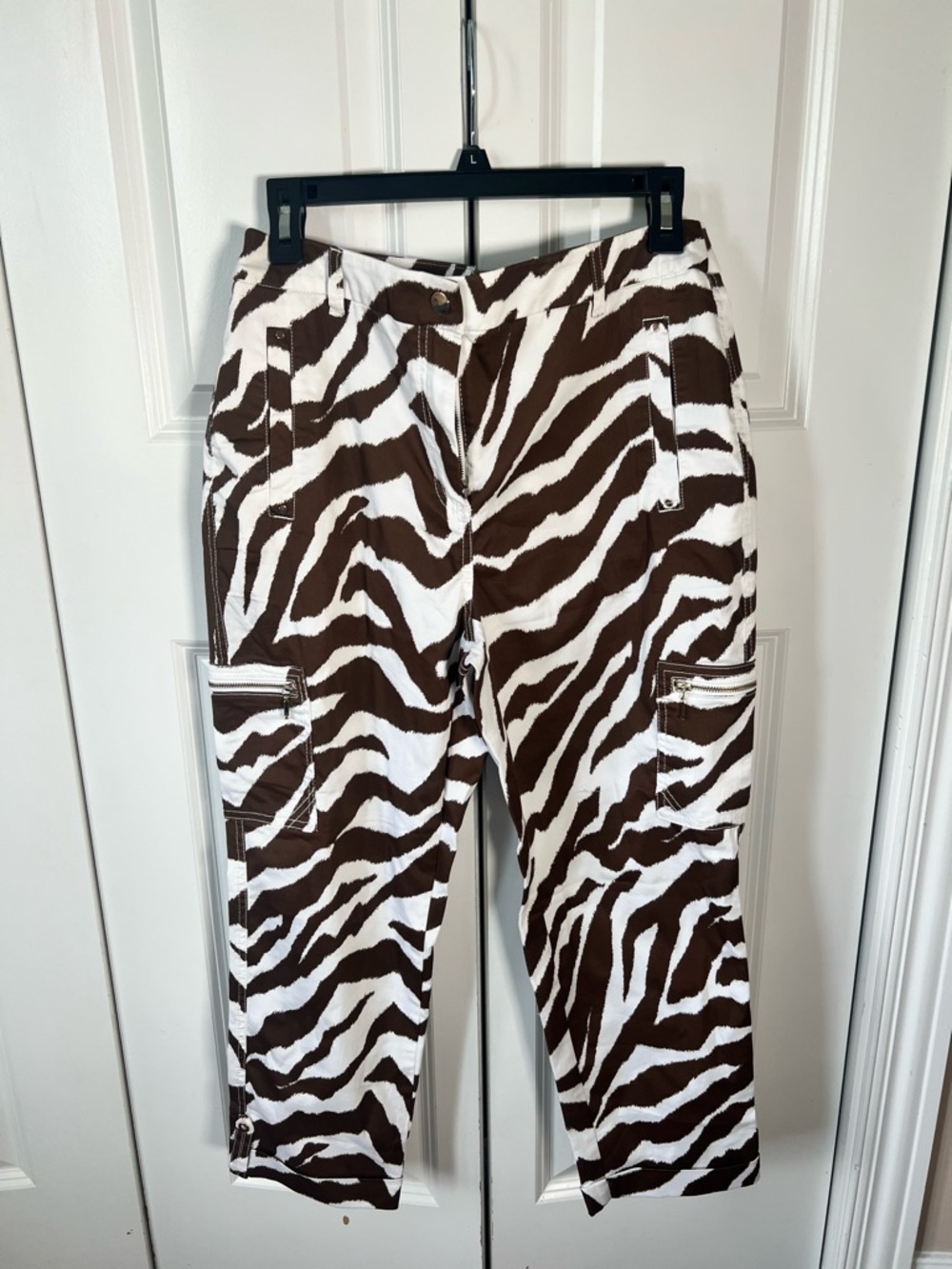 Chico's Brown and White Zebra utility cargo cropped Pants size 0.5 = 6